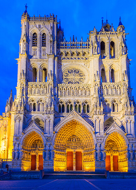 La cathédrale d’Amiens Notre Dame en soirée