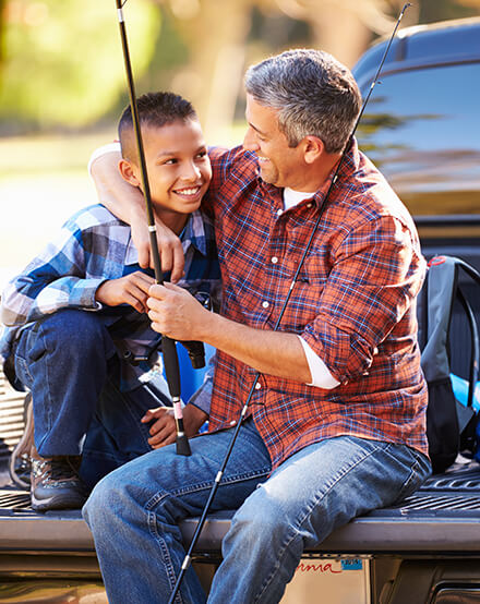 Activité pêche en famille au camping La Herelle